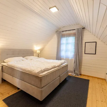 בית נופש Schmuckes Geräumiges Haus Mit Garten In Für Bis Zu 8 Gäste Ideal Für Familien Und Gruppen