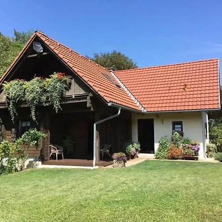 Schmuckes Geräumiges Haus Mit Garten In Für Bis Zu 8 Gäste Ideal Für Familien Und Gruppen Holiday home Graz