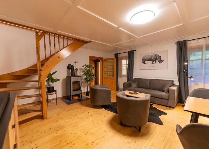 Schmuckes Geräumiges Haus Mit Garten In Für Bis Zu 8 Gäste Ideal Für Familien Und Gruppen בית נופש