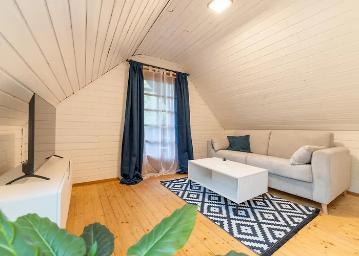 בית נופש Schmuckes Geräumiges Haus Mit Garten In Für Bis Zu 8 Gäste Ideal Für Familien Und Gruppen *