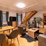 بيت للعطل Schmuckes Geräumiges Haus Mit Garten In Für Bis Zu 8 Gäste Ideal Für Familien Und Gruppen