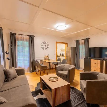 בית נופש Schmuckes Geräumiges Haus Mit Garten In Für Bis Zu 8 Gäste Ideal Für Familien Und Gruppen גראץ
