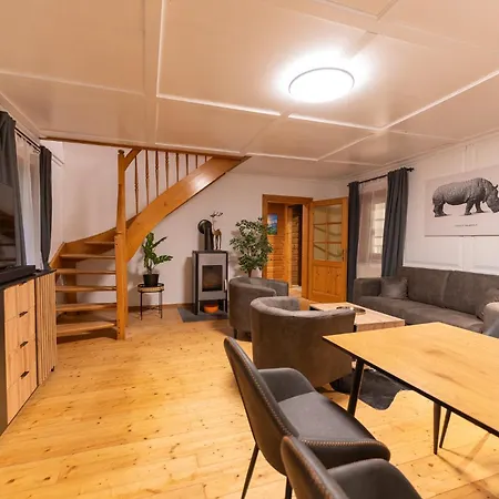 בית נופש Schmuckes Geräumiges Haus Mit Garten In Für Bis Zu 8 Gäste Ideal Für Familien Und Gruppen