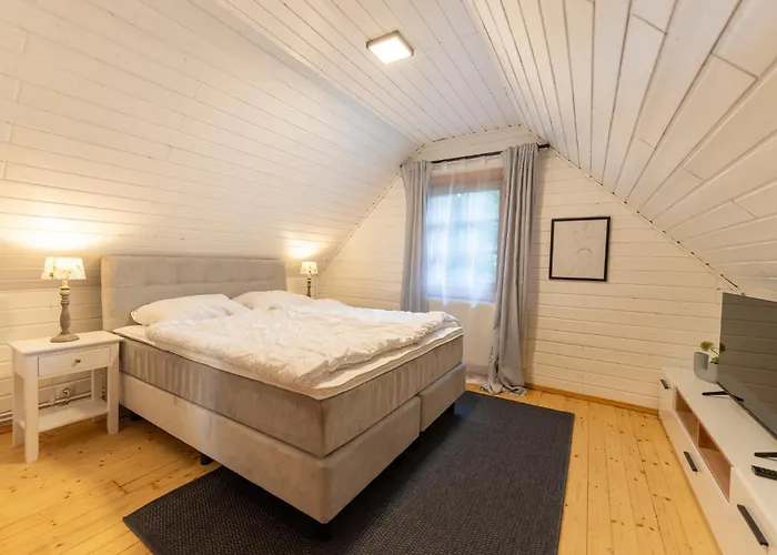 Semesterbostad Schmuckes Geräumiges Haus Mit Garten In Für Bis Zu 8 Gäste Ideal Für Familien Und Gruppen